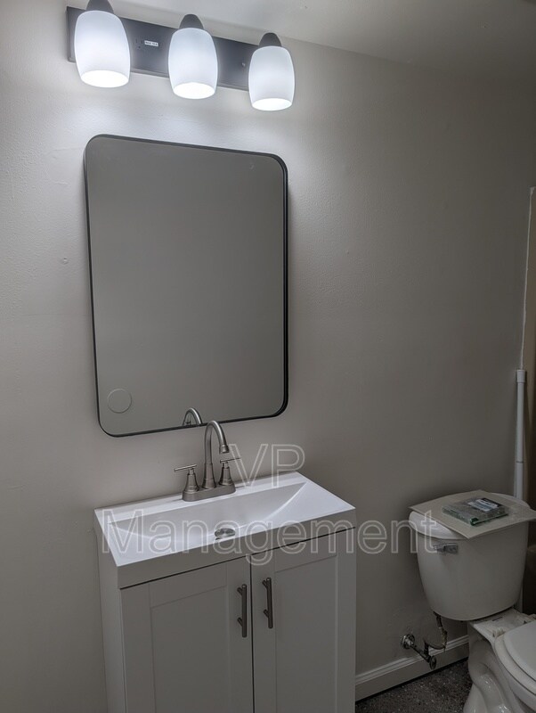 Foto del edificio - 2218 Emerald Dr