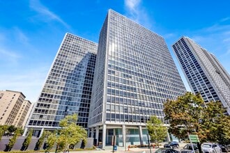 Building Photo - 330 W Diversey Pkwy