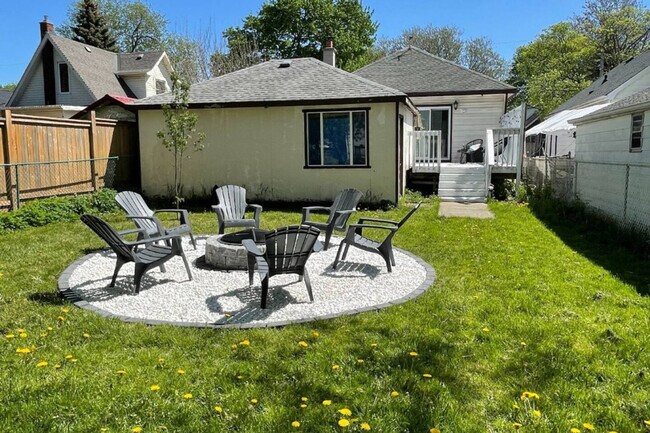 Building Photo - 11 Linwood St