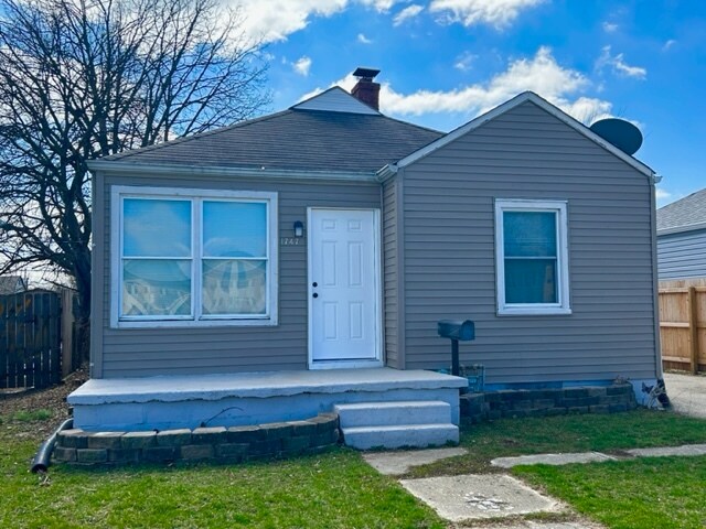 Building Photo - 1747 E Legrande Ave