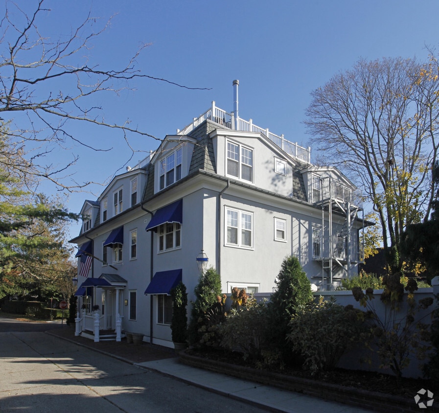 30 Wall St, Southampton, NY 11968 Apartments in Southampton, NY