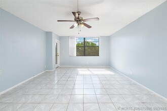 Building Photo - 3900 N Hills Dr
