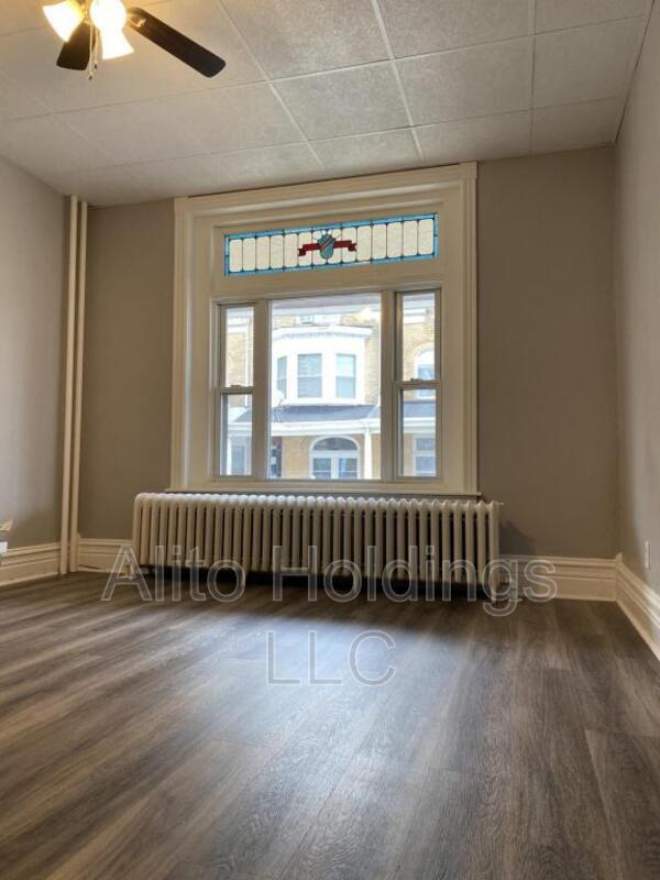 Foto del edificio - 124 N Madison St