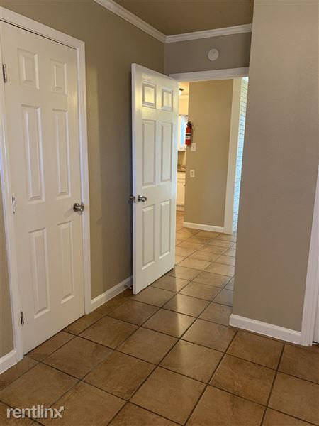 Building Photo - 3045 Golfcrest Blvd