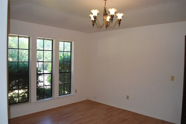 Building Photo - 1416 Sandy Creek Dr