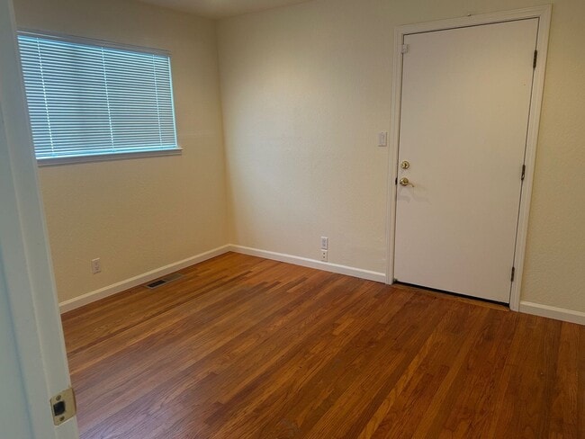 Foto del edificio - 3BD/2BA Fremont Home with Open Floor Plan and Outdoor Deck