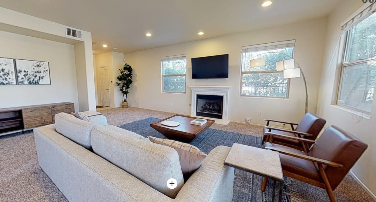 Foto principal - 7858 Irvine Ave