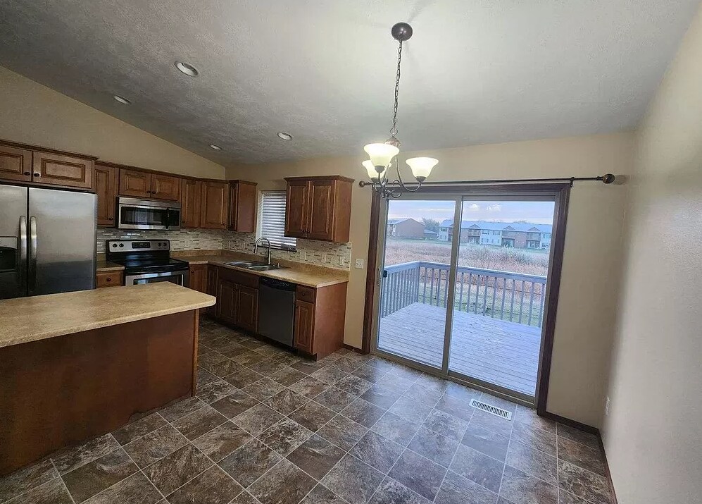 8001 W 55th St, Sioux Falls, SD 57106 House Rental in Sioux Falls, SD