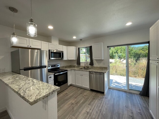Building Photo - Brand new Apartment in Riddle