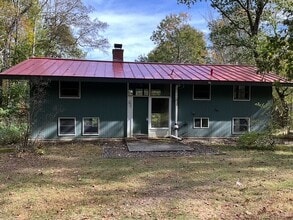 Building Photo - 310 Chapman Rd