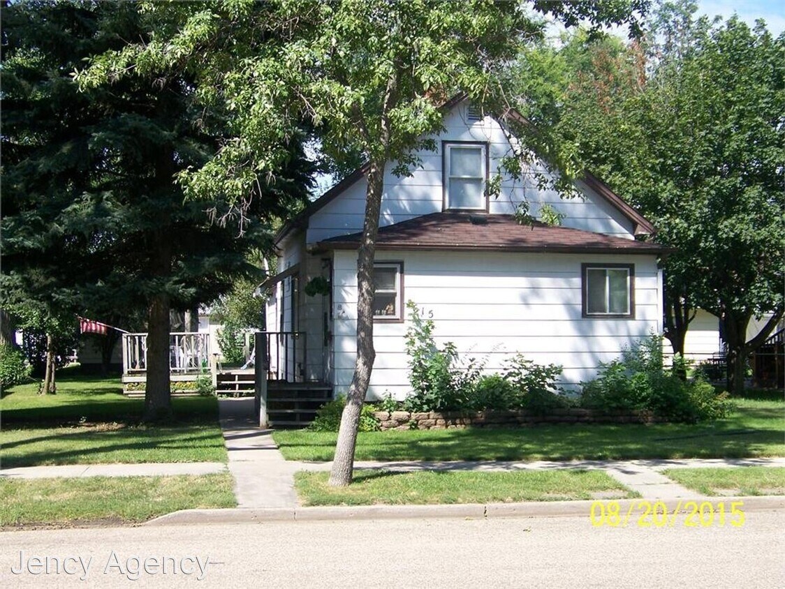 615 Lloyd St N, Aberdeen, SD 57401 House Rental in Aberdeen, SD