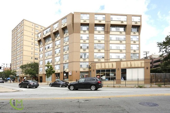 Building Photo - 6415 N Sheridan Rd