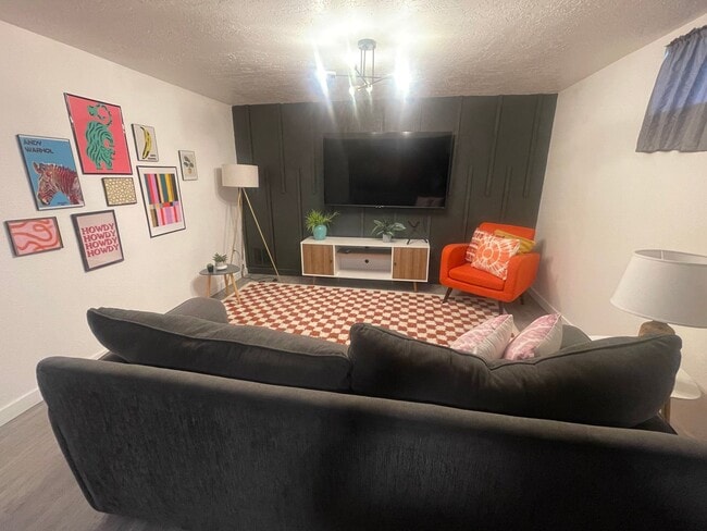 Building Photo - Fully furnished basement apartment in Provo!