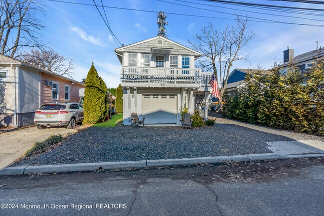 Building Photo - 19 Meadowbrook Ave