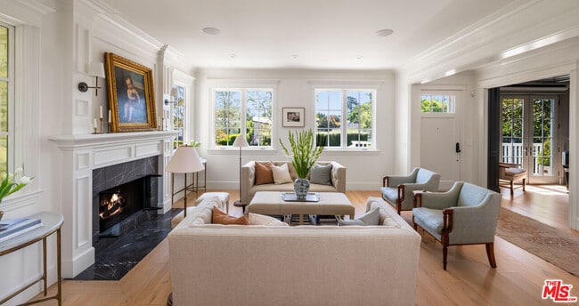 Foto del edificio - 146 N Carmelina Ave