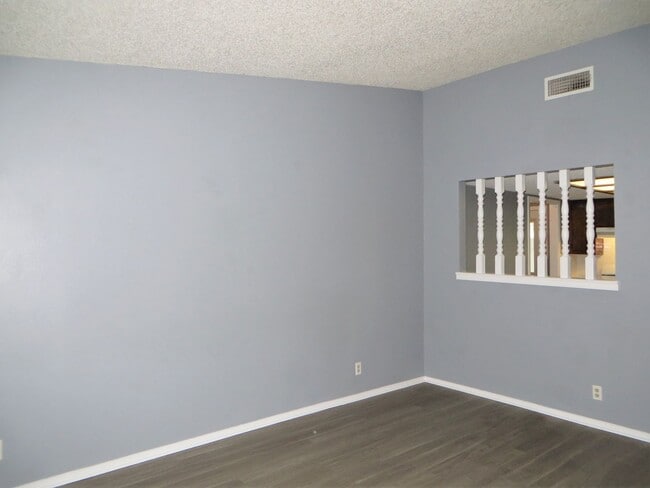 Building Photo - 663