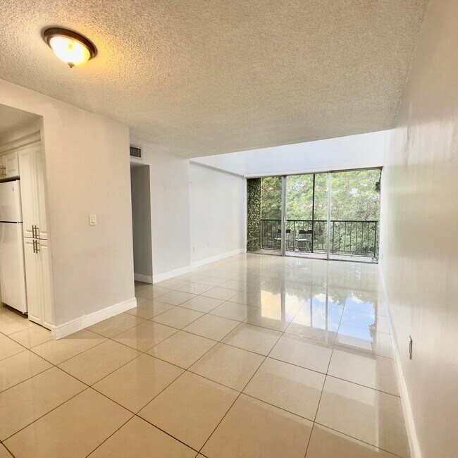 Foto del edificio - 8860 Fontainebleau Blvd