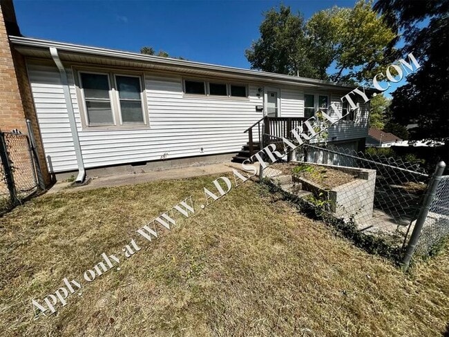 Building Photo - Beautiful 2 Bed 1 Bath Duplex in Independence-Available in FEBRUARY!!