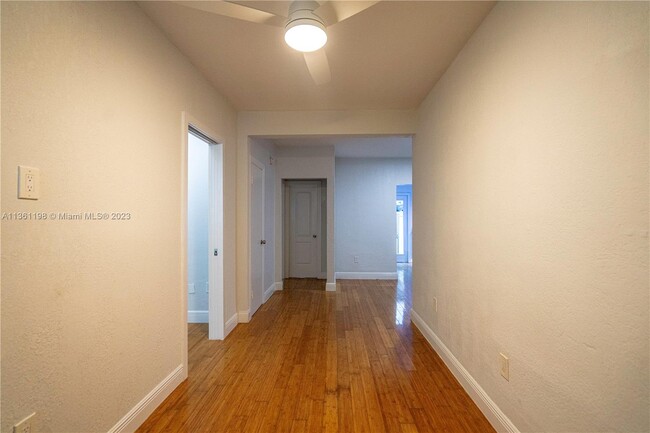 Foto del edificio - 7315 Carlyle Ave