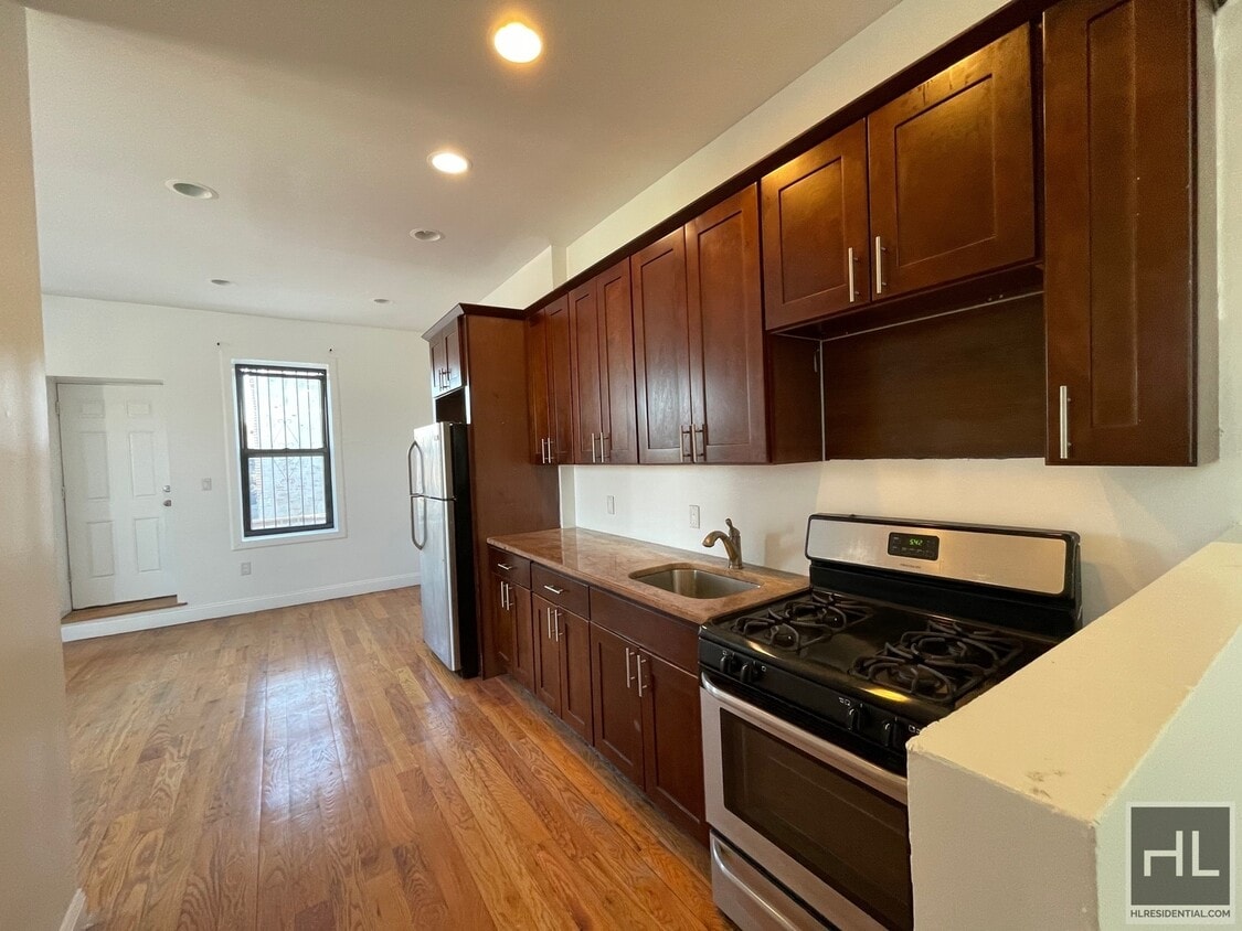 Foto principal - 130 Dumont Ave