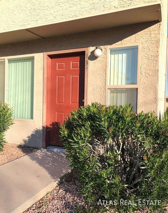 Foto del edificio - 4828 W Orangewood Ave
