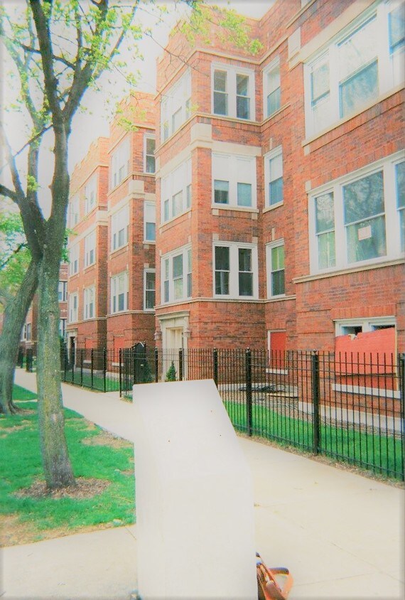 Primary Photo - 1729 E 67th St