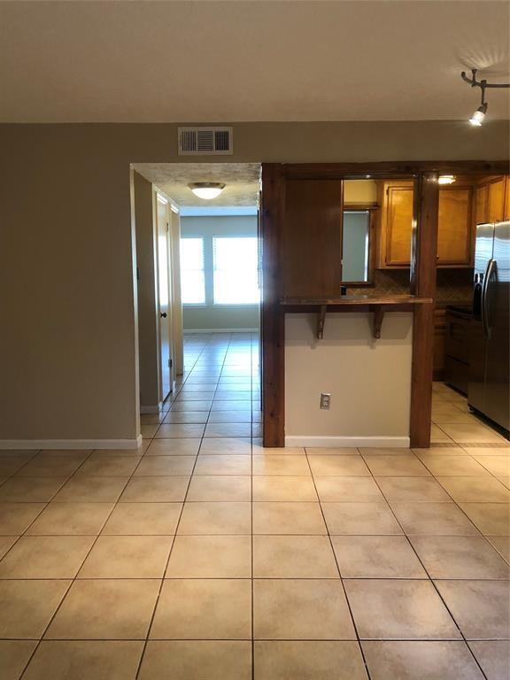 Building Photo - 2210 Crosstimbers St