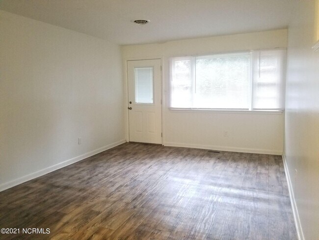 Building Photo - 3462 Freedom Way