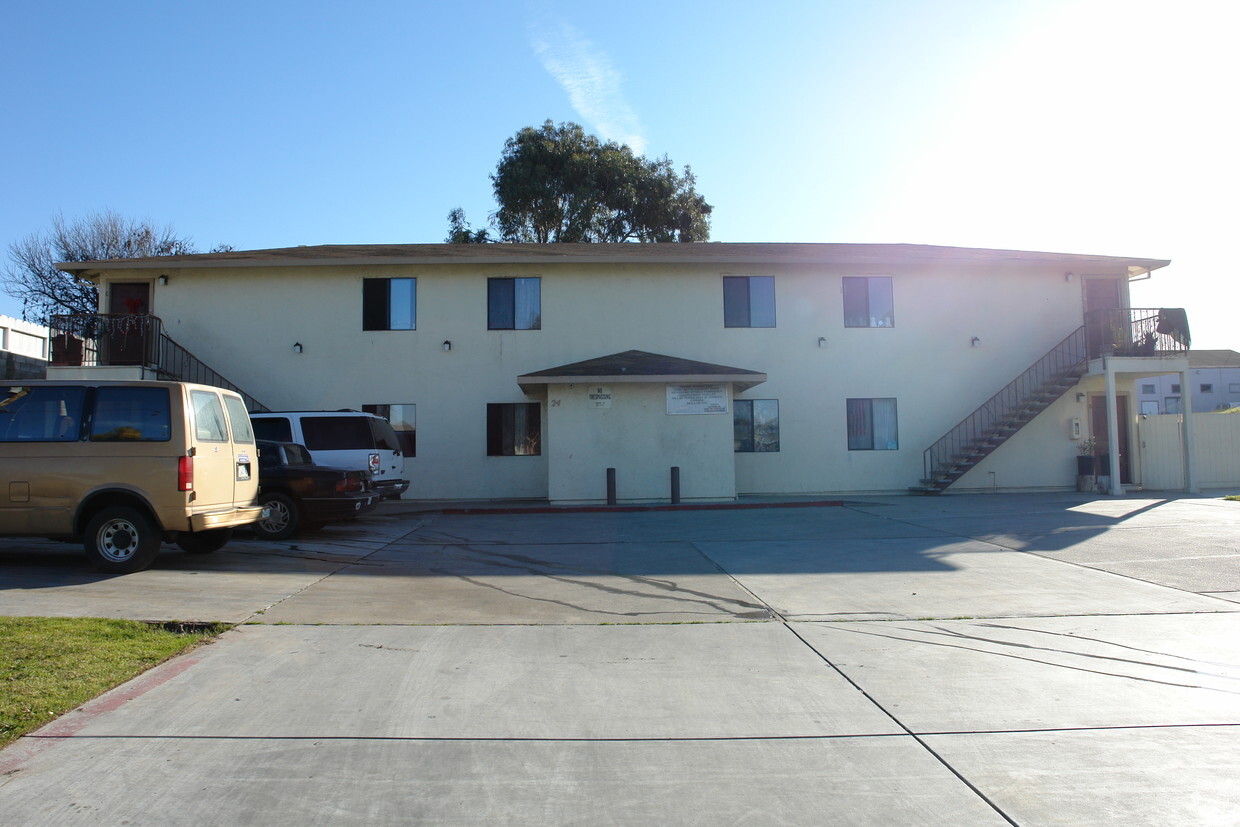 Building Photo - 24 N Wood St
