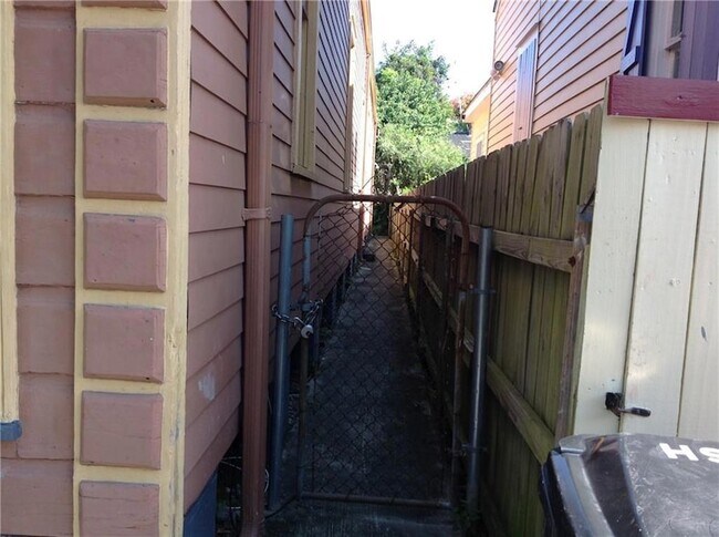 Foto del edificio - 809 France St