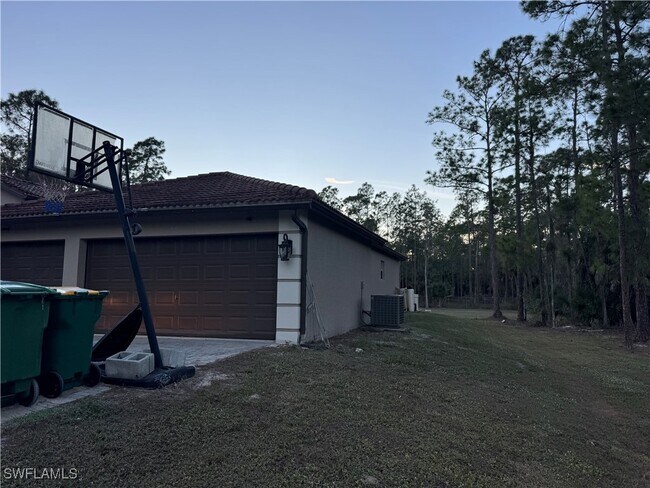 Foto del edificio - 871 Desoto Blvd S