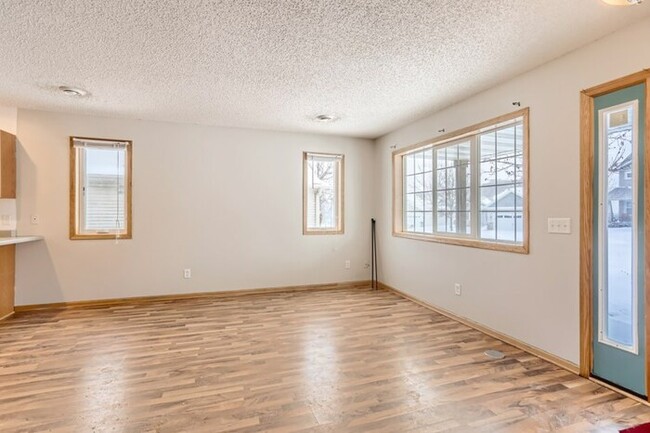 Foto del edificio - 2054 Langston Lane Ne, Saint Michael, MN, ...