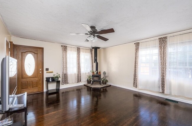 Building Photo - 1505 Thayer Dr