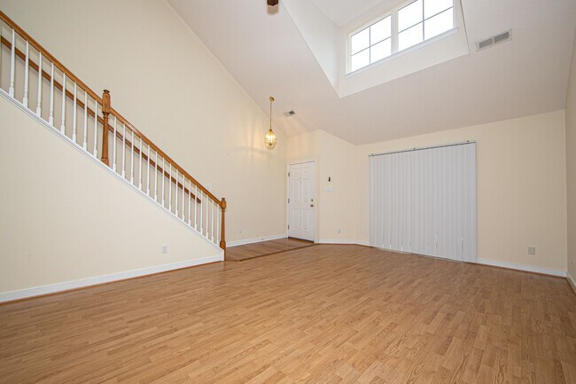Building Photo - 1518 Woodland Ct