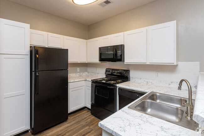 2BR, 2BA - Kitchen - Brooklyn Place