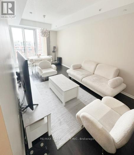 Photo du bâtiment - 830 Lawrence Ave W