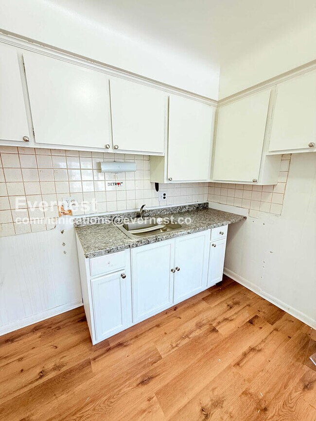 Foto del edificio - 15601 Schoolcraft Rd