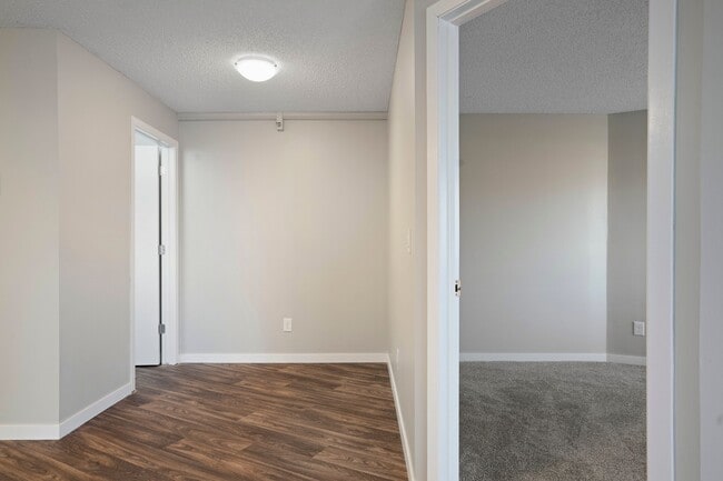 Building Photo - Hillcrest Place Apartments