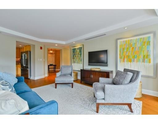 Building Photo - 10 Bowdoin St