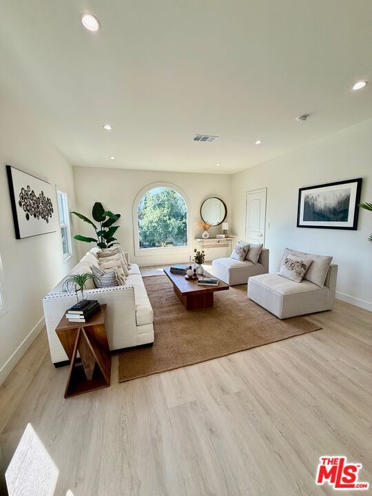 Foto del edificio - 900 N Alfred St