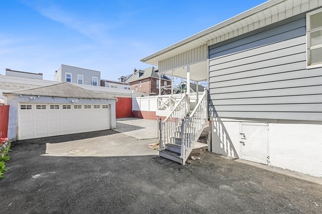 Building Photo - 237 73rd St