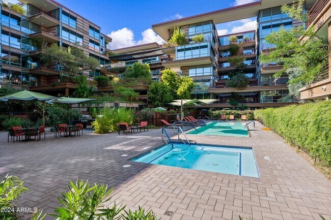 Building Photo - 7151 E Rancho Vista Dr