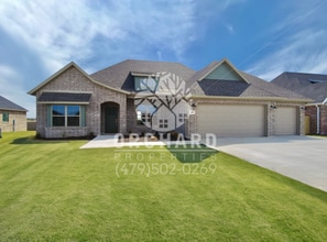 Building Photo - 1047 Giulia Ave