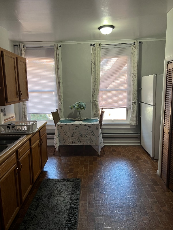 Building Photo - 7 Lake St