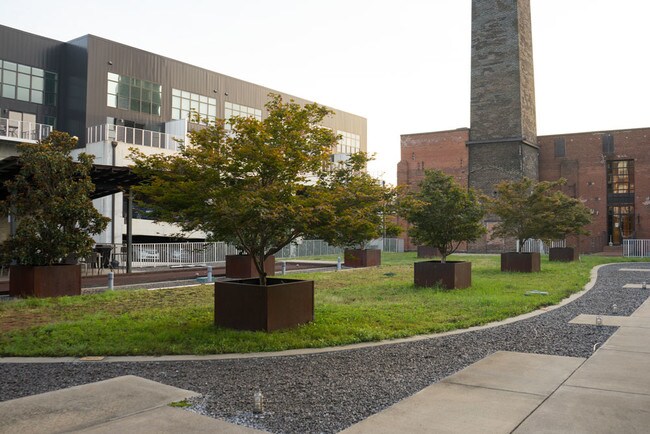 Foto del edificio - 1352 Rosa L Parks Blvd