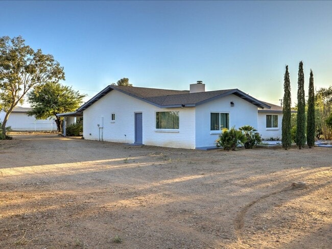 Building Photo - 3 Bedroom 2 Bathroom