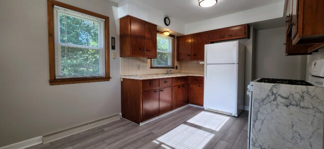Building Photo - 517 Evans Ave
