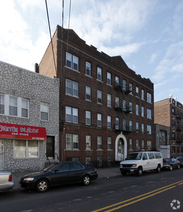 Foto principal - 169-171 Manhattan Ave