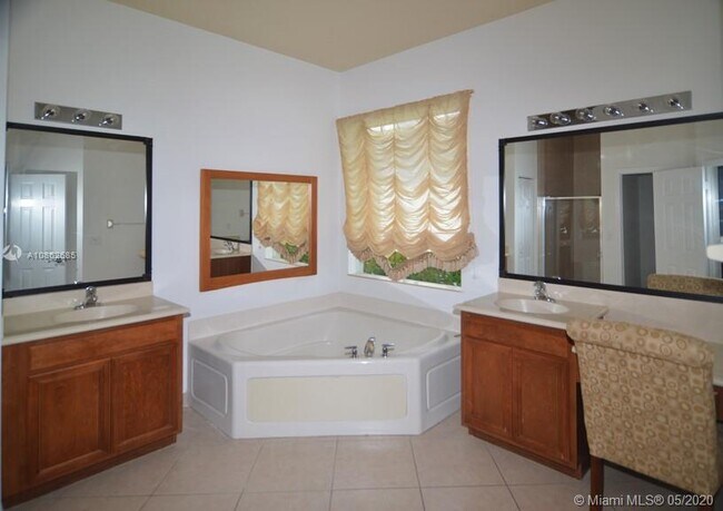 Building Photo - 19548 S Whitewater Ave