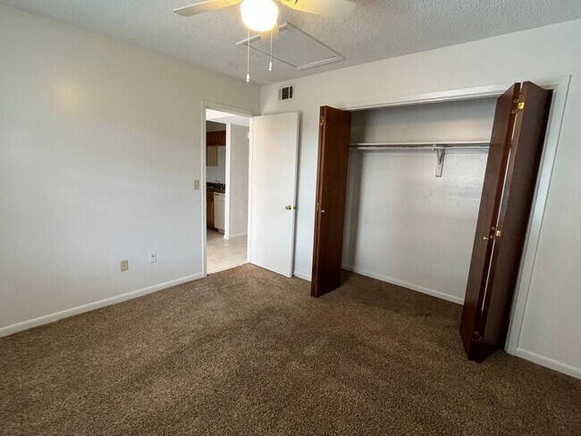 Building Photo - 111 Classic Court